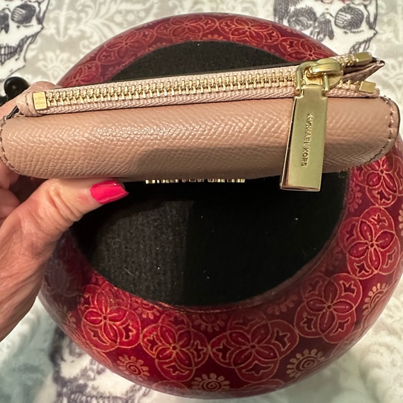 Michael Kors Saffiano Leather Trifold Wallet *GREAT CONDITION* - Picture 4 of 14